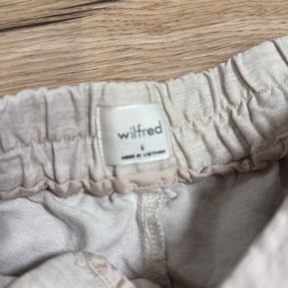 Aritzia Wilfred Effortless shorts in linen size 6 - Picture 4 of 4